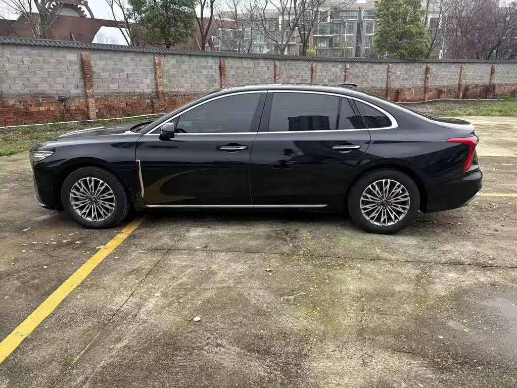 Hongqi H5 2023 1.5T DCT Zhilian Qiyun Edition купить на сайте DeffCars