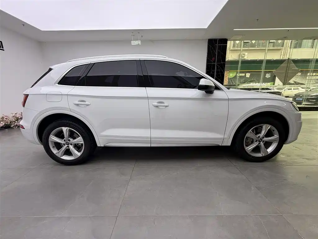 Audi Q5L 2020 facelift 40 TFSI enjoys fashionable style купить на сайте DeffCars