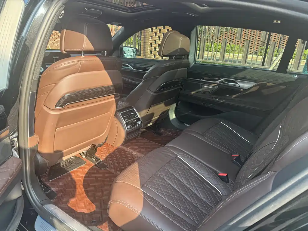 BMW 7 Series 2021 740Li Leading M Sports Package купить на сайте DeffCars