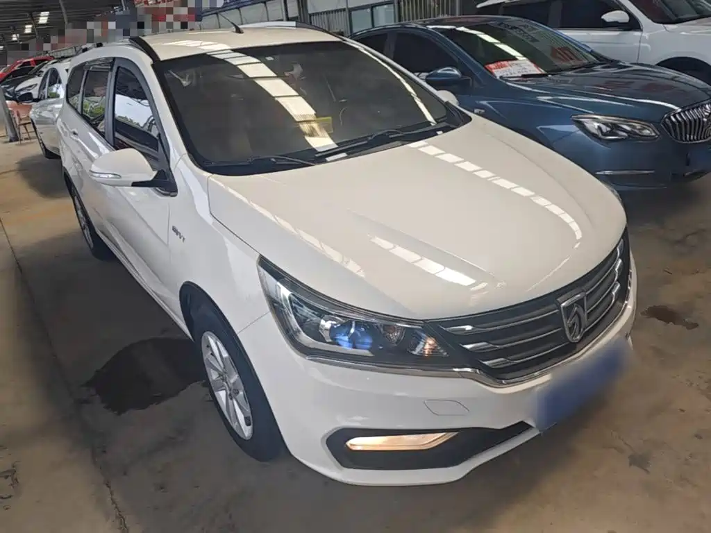Baojun 310W 2017 1.5L manual fashion model National V купить на сайте DeffCars