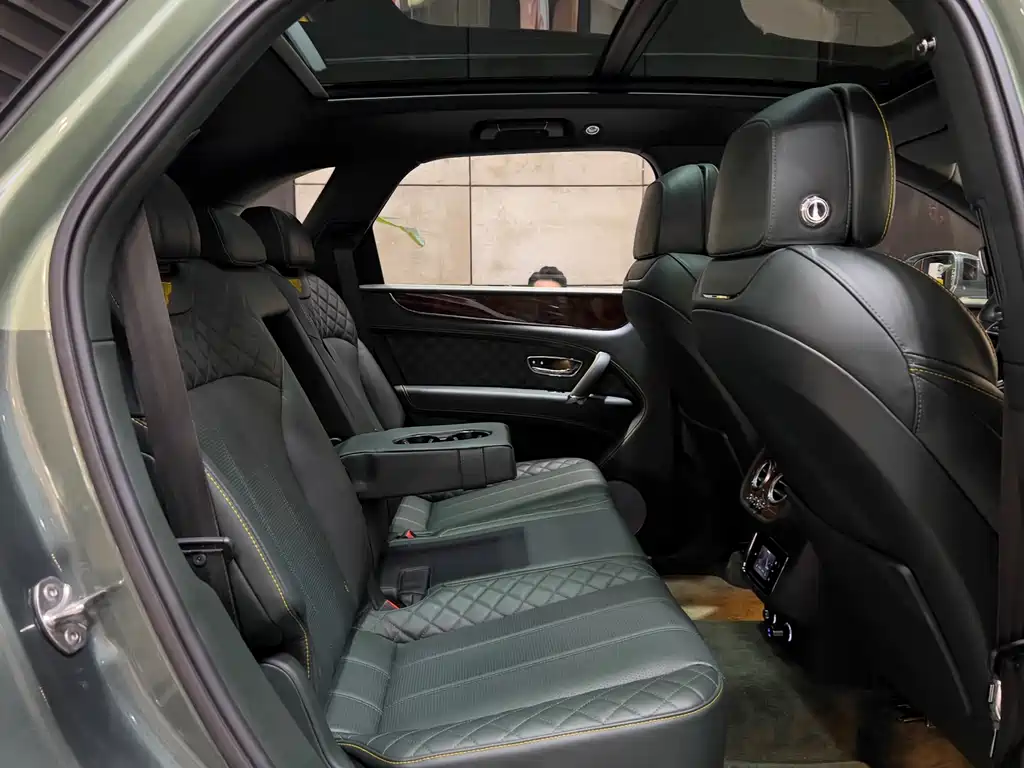 Bentayga 2017 6.0T Standard Edition купить на сайте DeffCars