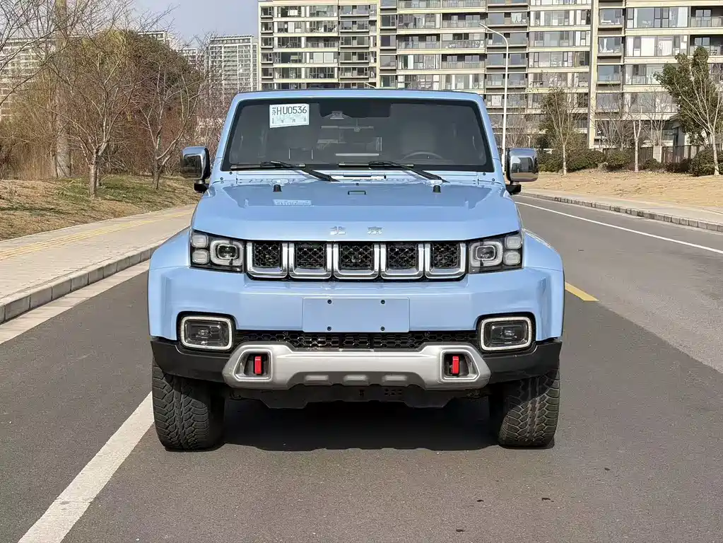 Beijing off-road BJ40 2023 2.0T automatic two-wheel drive city hunter version knight type купить на сайте DeffCars