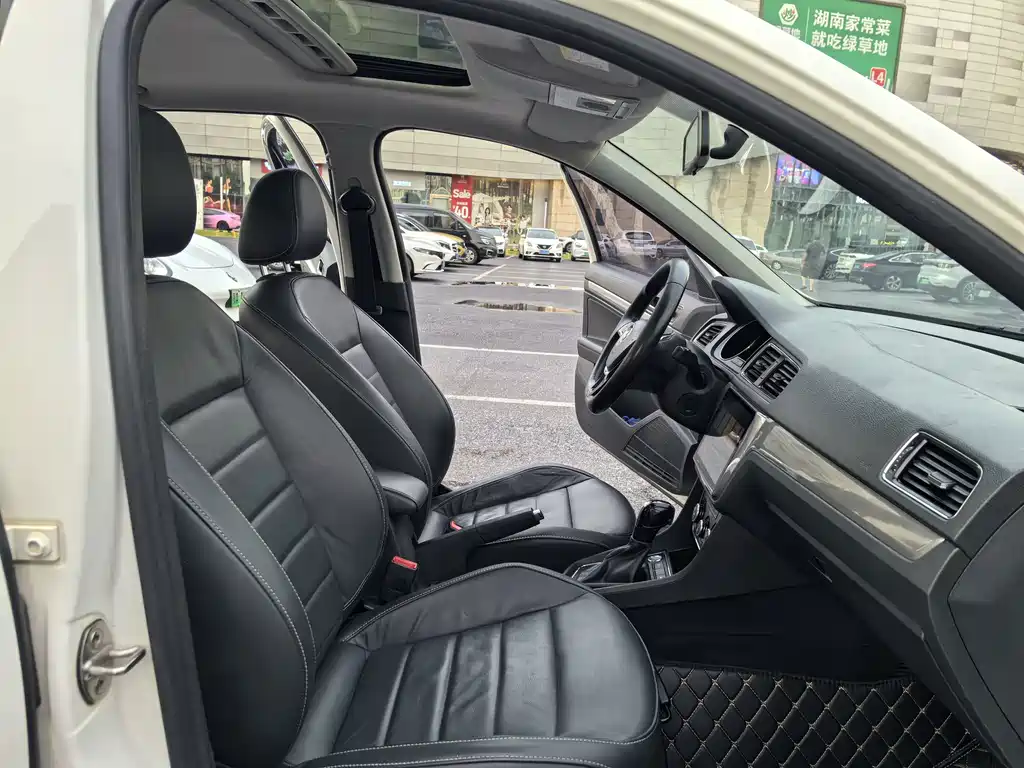 Lavida 2017 1.6L automatic comfort version купить на сайте DeffCars