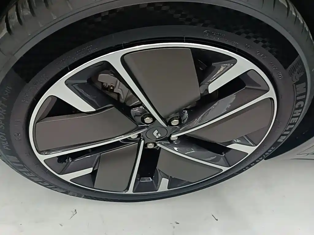 Ideal L9 2025 Ultra smart refresh version купить на сайте DeffCars