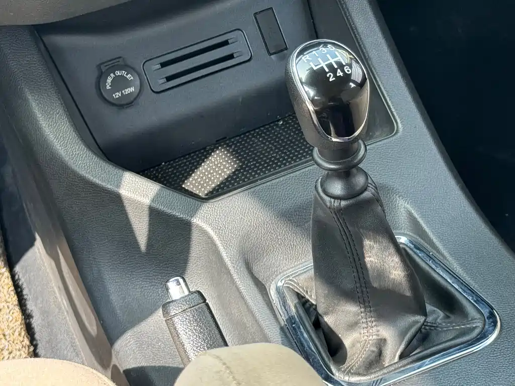 Lingzhi 2022 M5L 2.0L practical 7-seater купить на сайте DeffCars