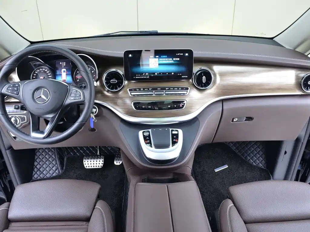 Mercedes-Benz V-Class 2022 V 260 L Long Wheelbase Luxury Edition купить на сайте DeffCars