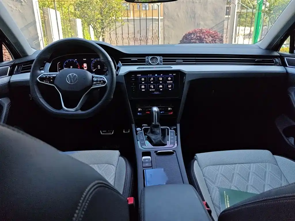 Magotan 2023 2 million commemorative edition 330TSI DSG luxury model купить на сайте DeffCars