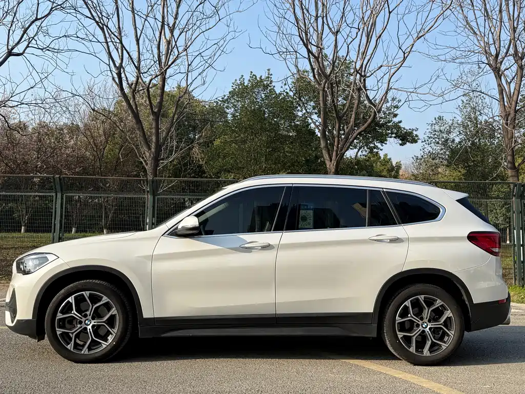 BMW X1 2022 sDrive25Li Leading Model купить на сайте DeffCars