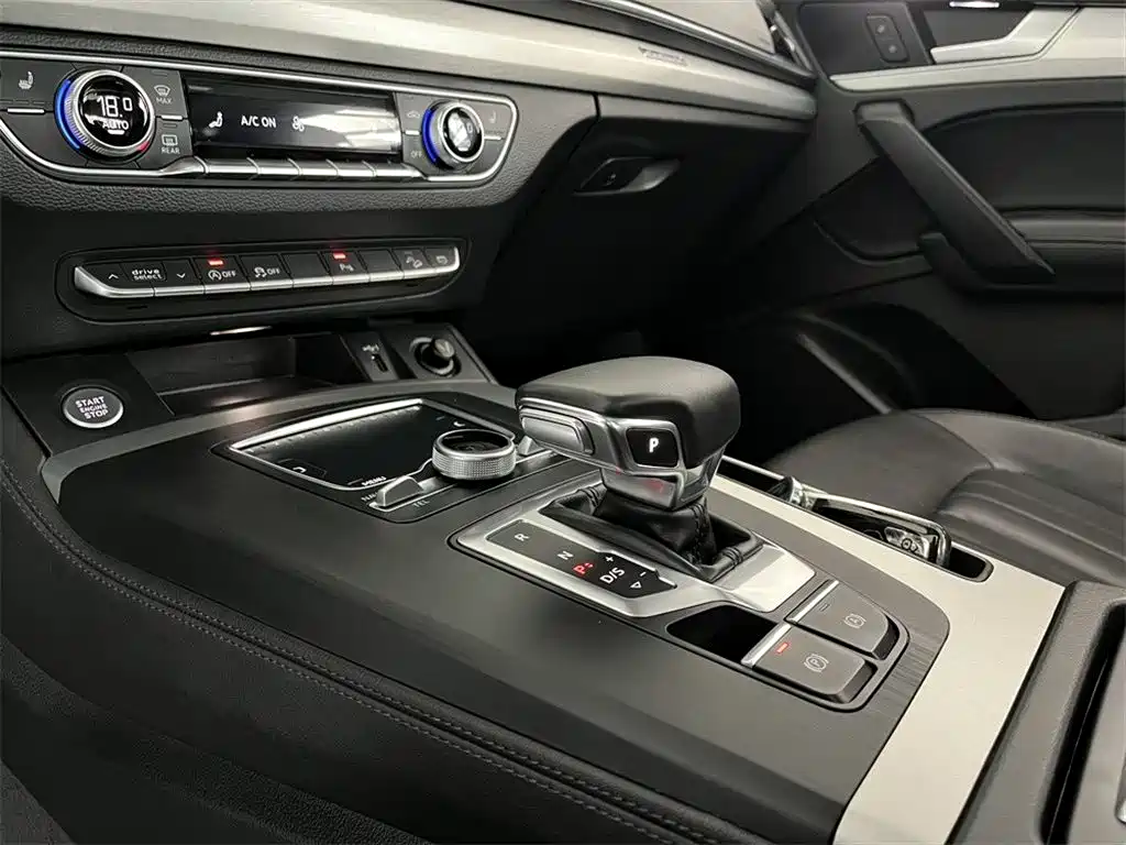 Audi Q5L 2020 40 TFSI enjoys fashionable style купить на сайте DeffCars