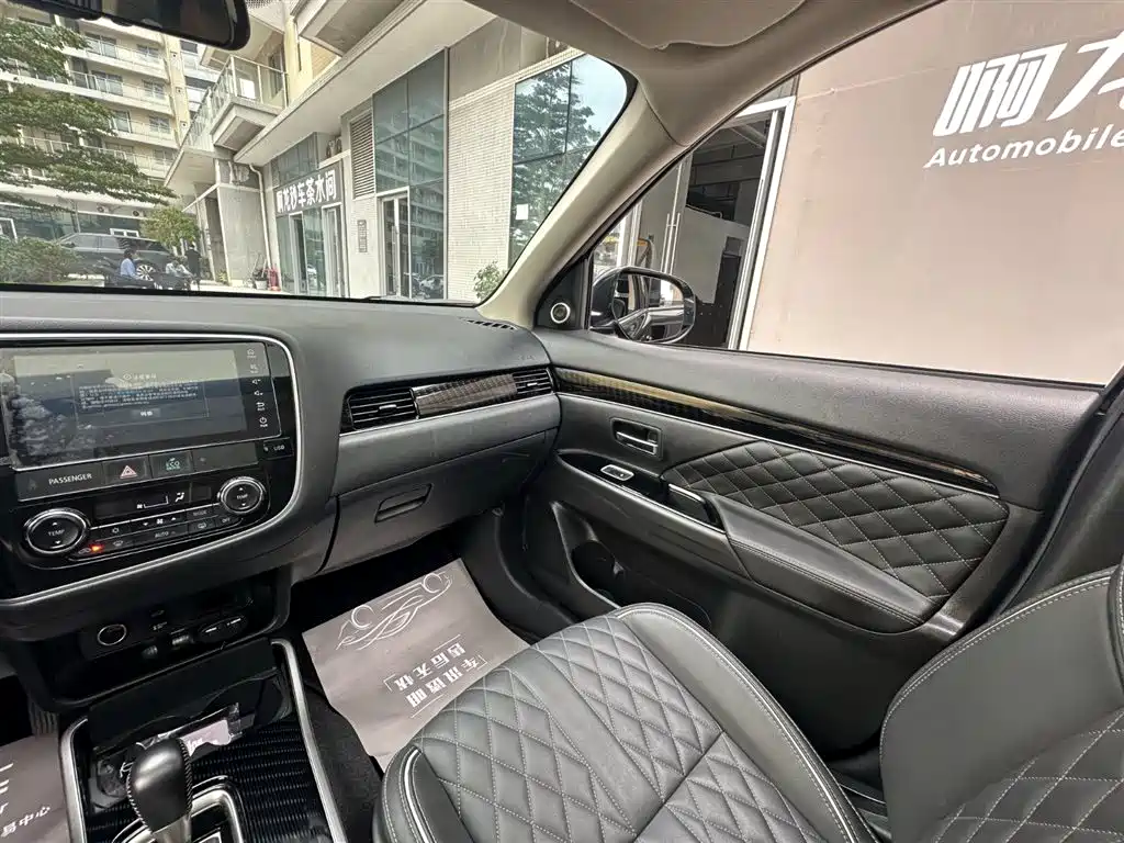Outlander 2021 2.4L four-wheel drive exclusive version 7 seats купить на сайте DeffCars