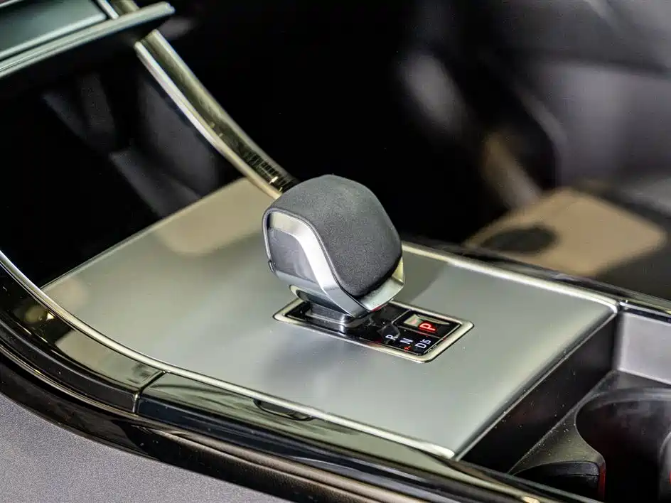 Range Rover Velar 2025 S купить на сайте DeffCars