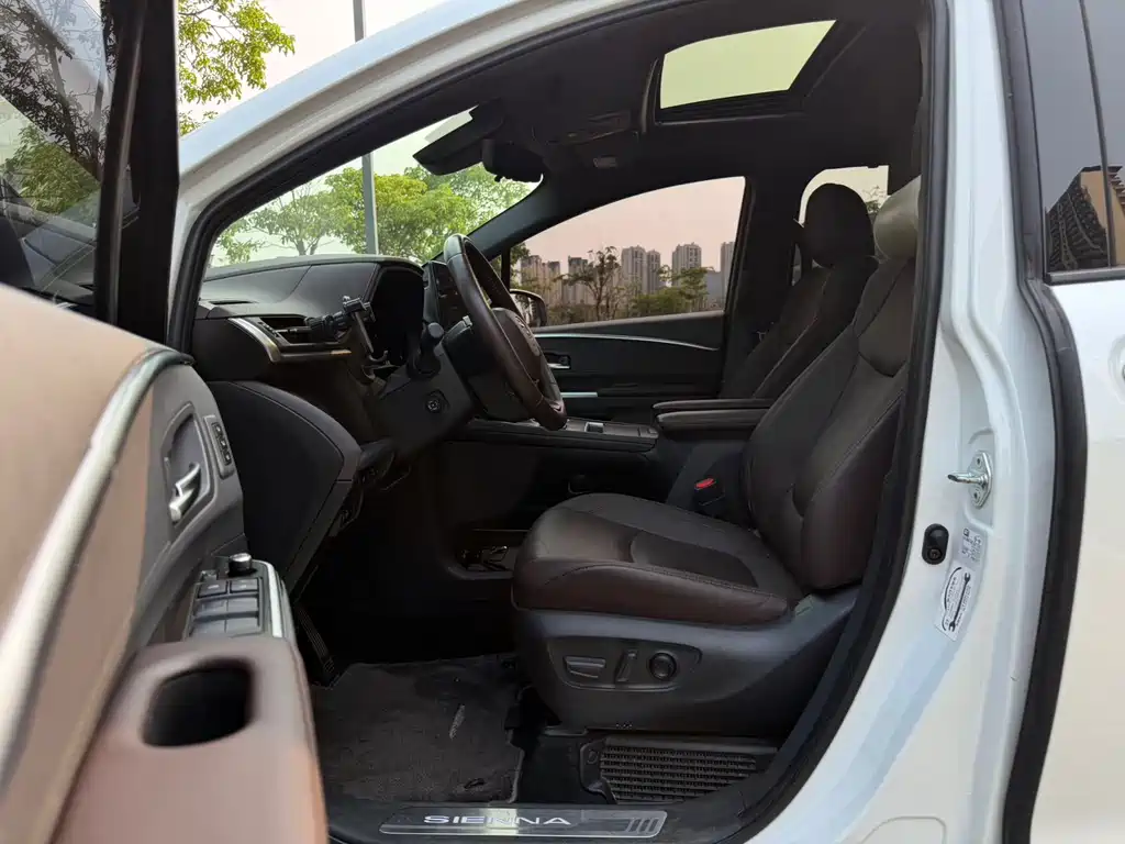 SIENNA 2023 2.5L Hybrid Platinum Edition купить на сайте DeffCars