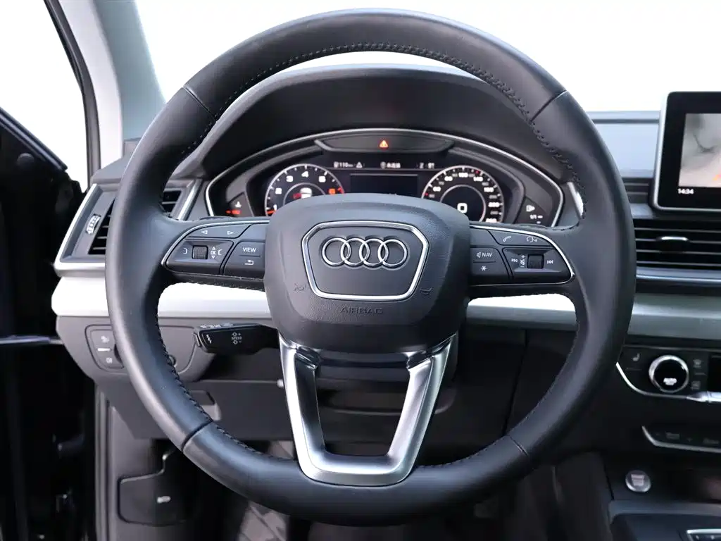 Audi Q5L 2020 40 TFSI enjoys fashionable style купить на сайте DeffCars