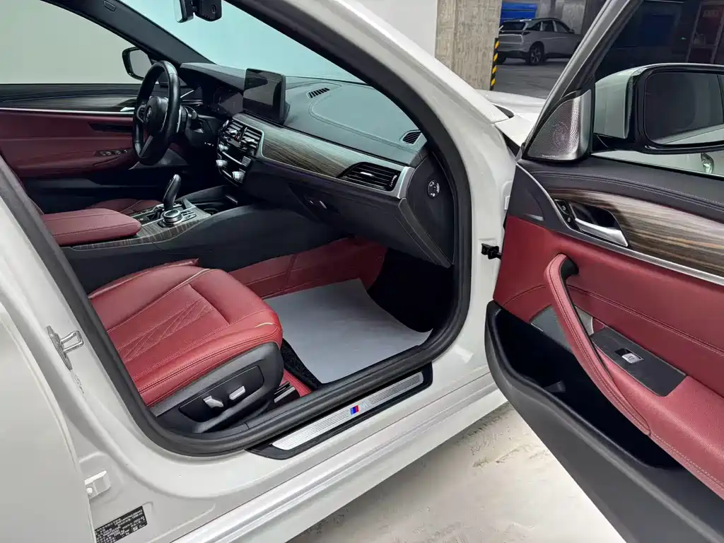 BMW 5 Series 2022 facelift 530Li leading M sports package купить на сайте DeffCars