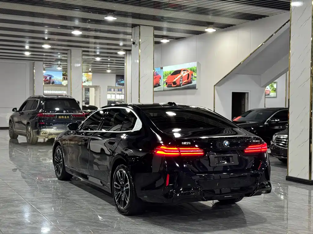 BMW 5 Series 2026 530Li Leading M Sports Package купить на сайте DeffCars
