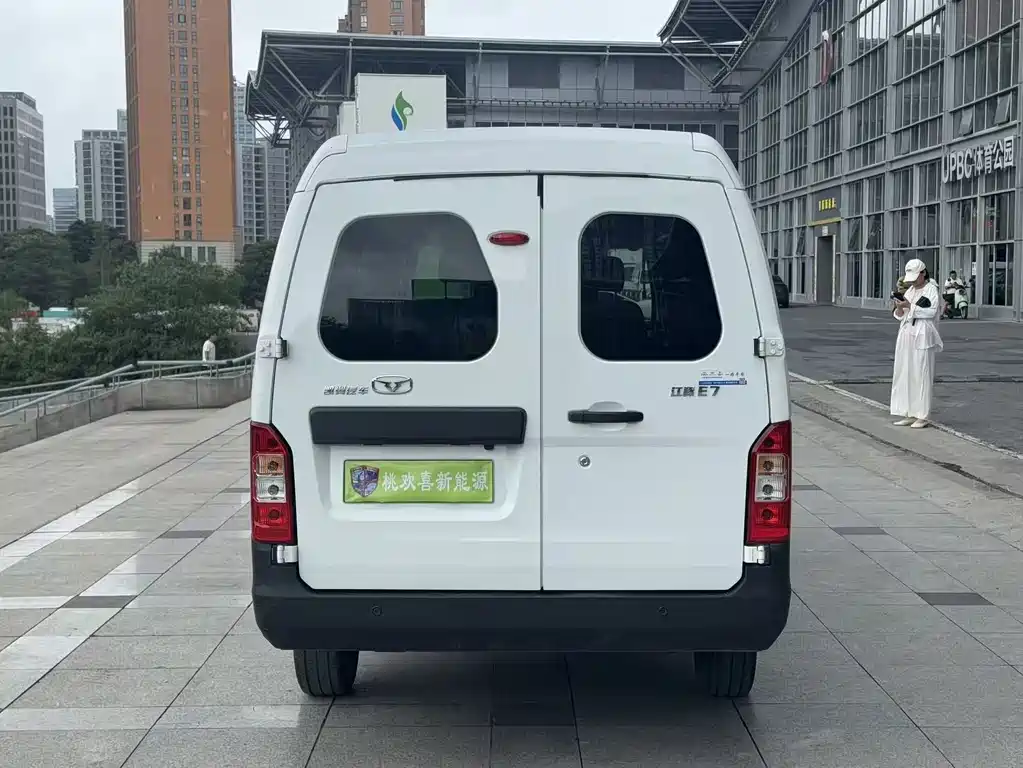 Finless Porpoise E7 2025 Entrepreneur Edition 41.86kWh 6 seats купить на сайте DeffCars