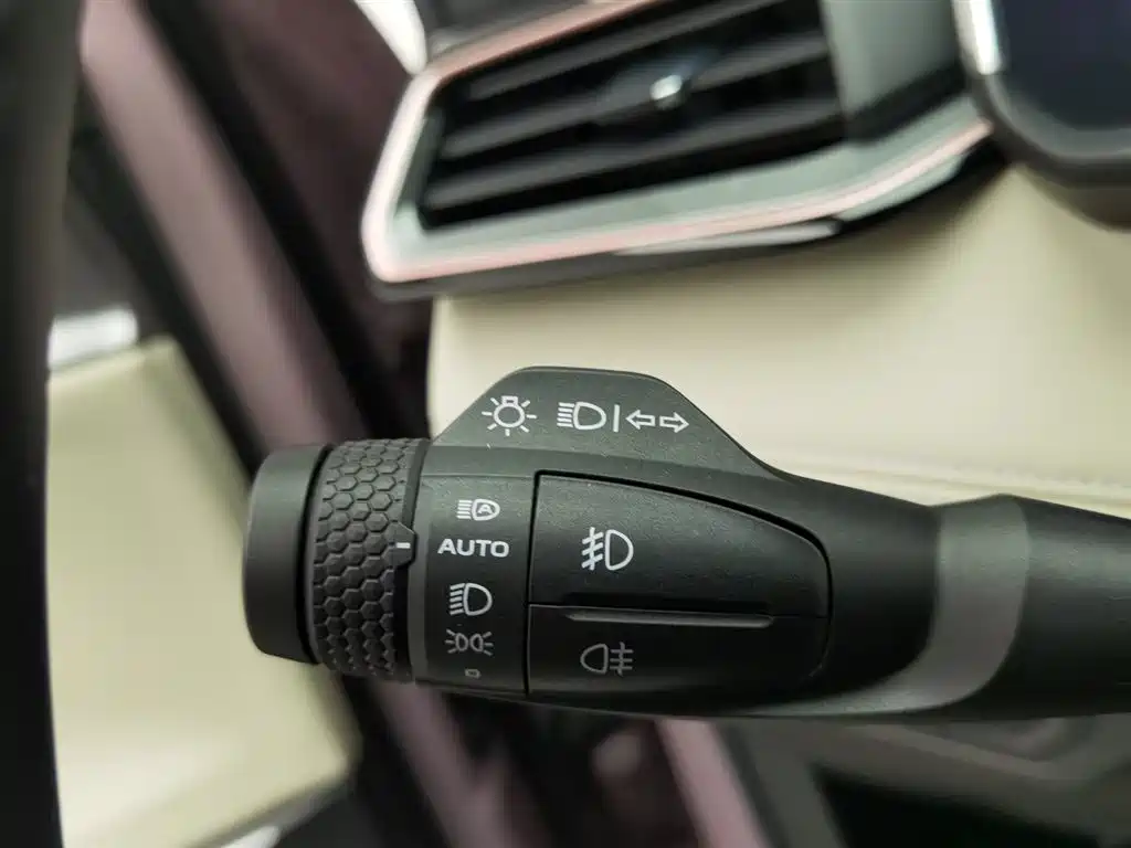 Lynk & Co 06 2021 1.5T Shero Pink Special Edition купить на сайте DeffCars