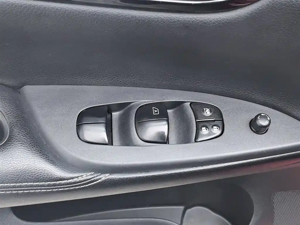 Tiida 2020 1.6L CVT Smart Travel Edition купить на сайте DeffCars