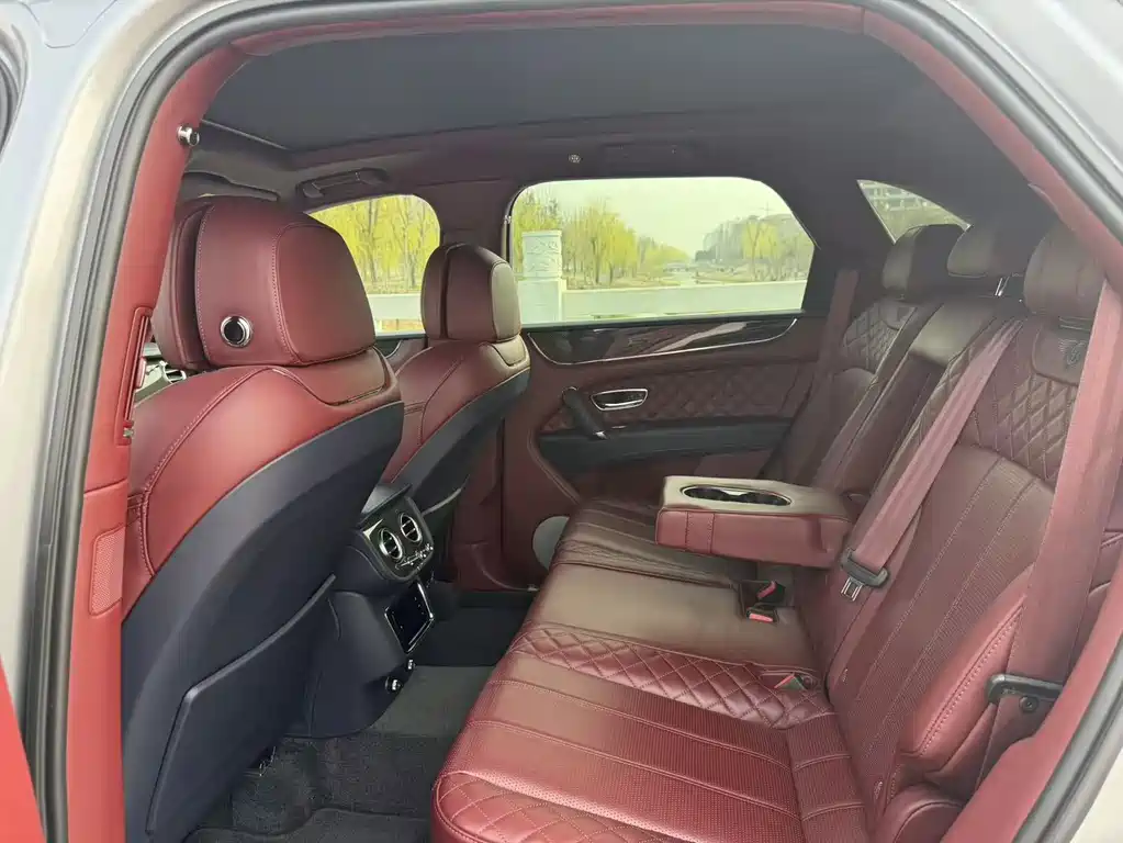 Bentayga 2018 4.0T V8 купить на сайте DeffCars