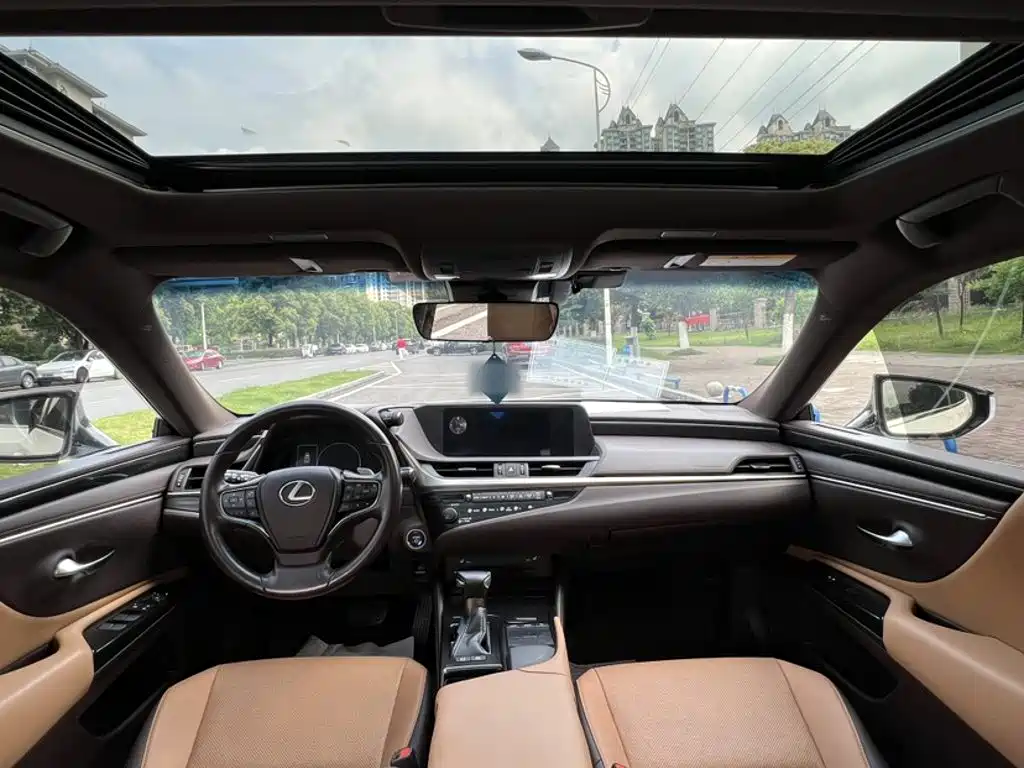 Lexus ES 2018 300h Excellence Edition National VI купить на сайте DeffCars