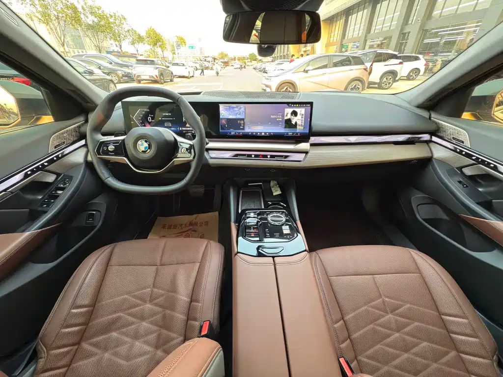 BMW 5 Series 2025 530Li Exclusive Luxury Package купить на сайте DeffCars