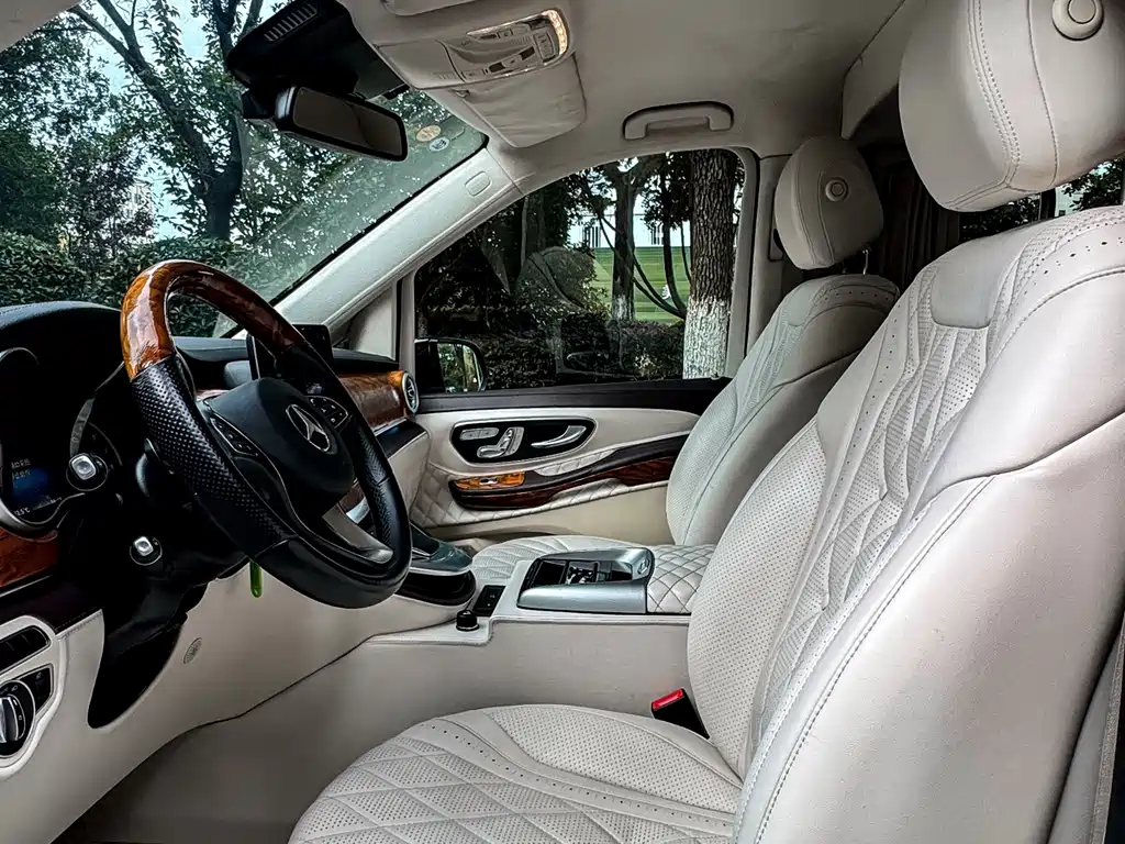 Mercedes-Benz V-Class 2021 V 260 L Long Wheelbase Premium Edition купить на сайте DeffCars
