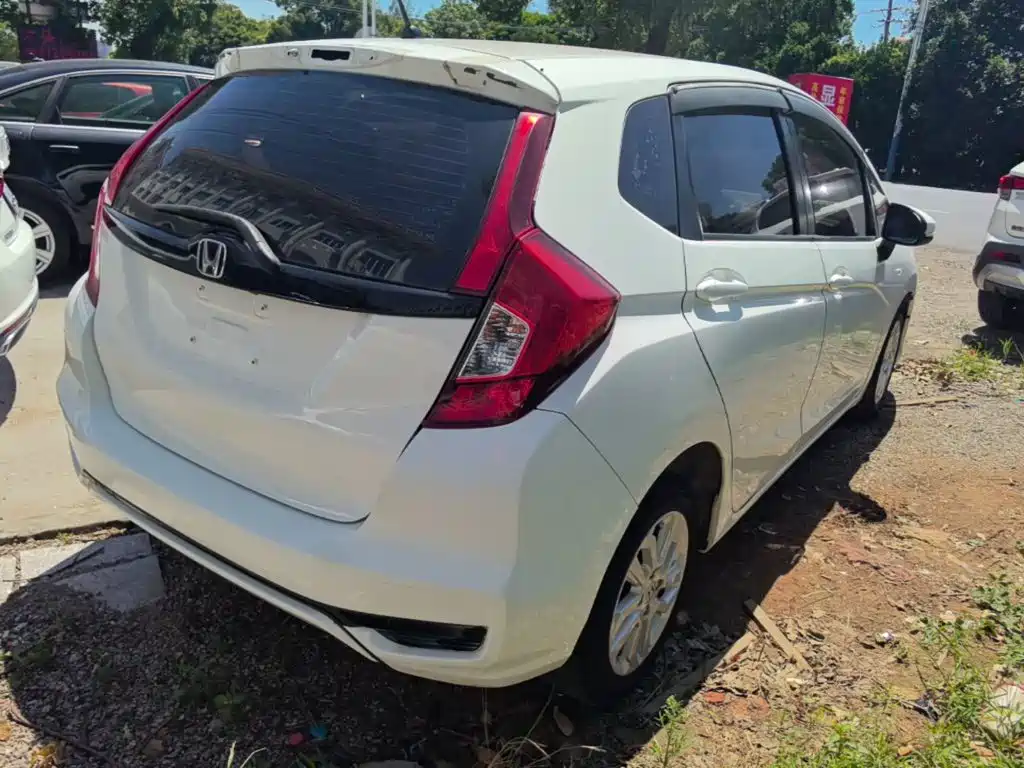 Fit 2018 1.5L CVT Comfort Skylight Edition купить на сайте DeffCars