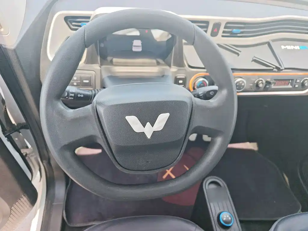Hongguang MINIEV 2020 Yuexiang model lithium iron phosphate купить на сайте DeffCars