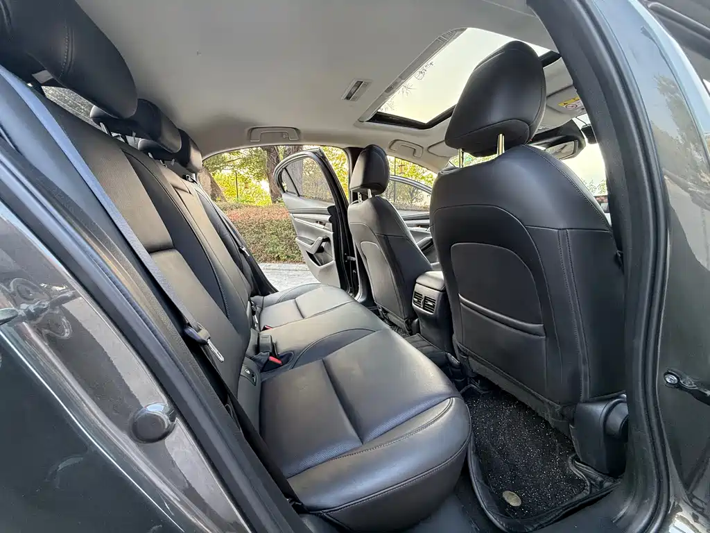 Mazda3 Angkesela 2023 2.0L Automatic Premium Edition купить на сайте DeffCars
