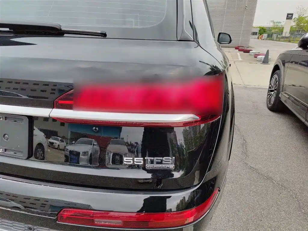 Audi Q7 2023 55 TFSI quattro S line sports version купить на сайте DeffCars