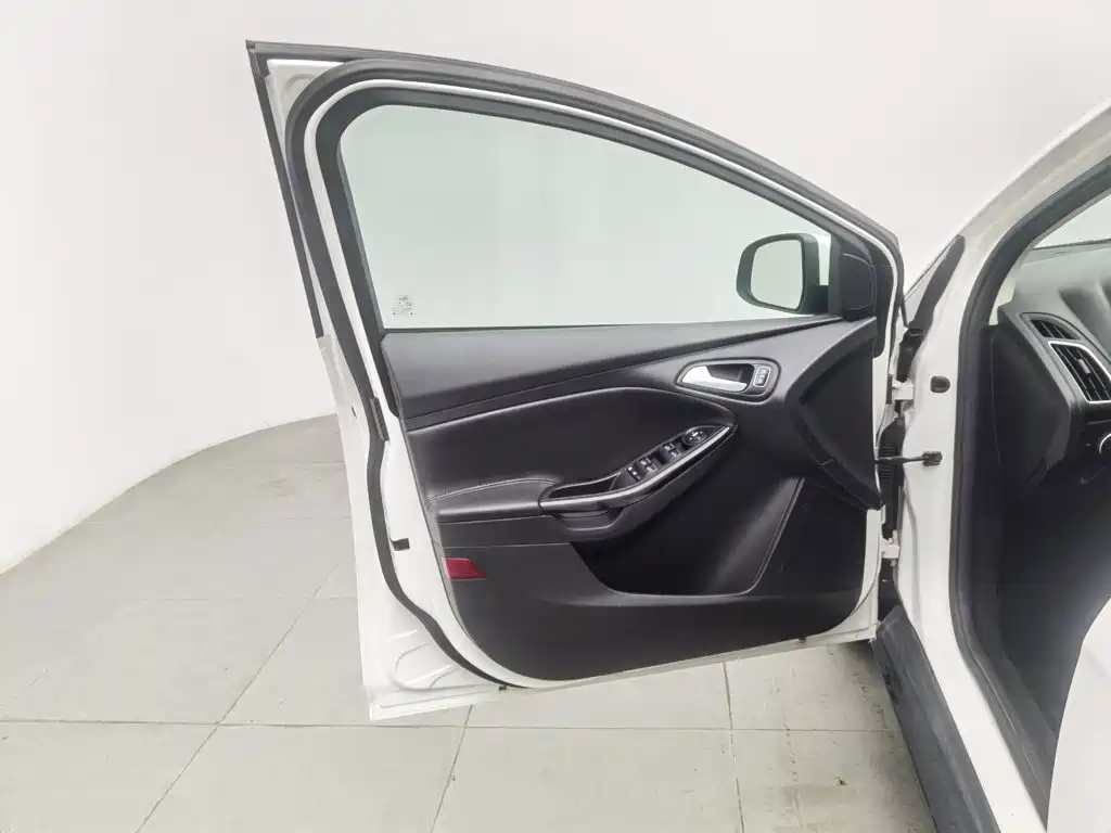Focus 2017 sedan EcoBoost 125 automatic super stylish smart mobility version купить на сайте DeffCars