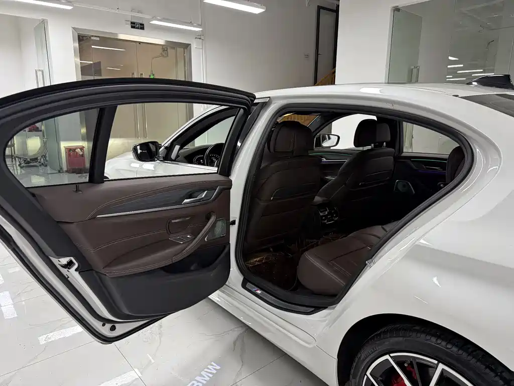 BMW 5 Series 2022 Facelift 2 530Li Exclusive M Sports Package купить на сайте DeffCars