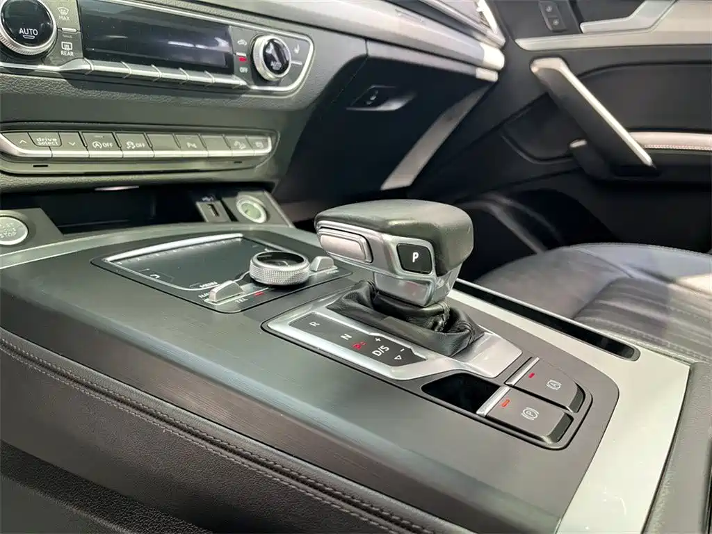 Audi Q5L 2020 facelift 40 TFSI enjoys fashionable style купить на сайте DeffCars