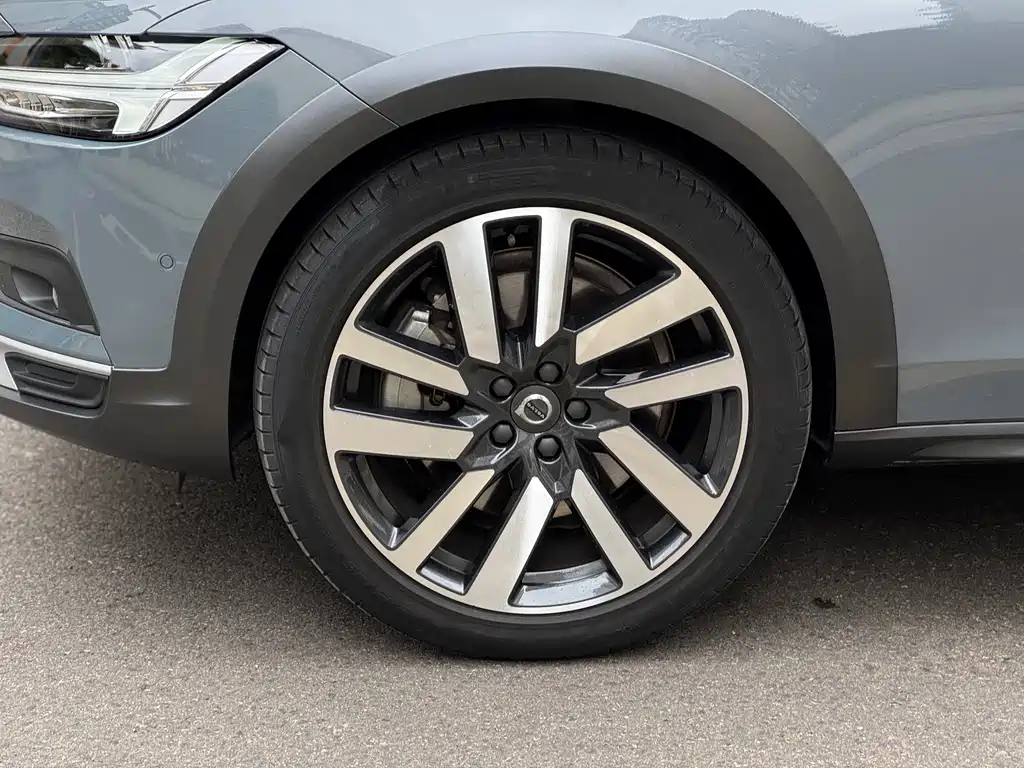 Volvo V90 2023 Cross Country B5 AWD Smart Edition купить на сайте DeffCars