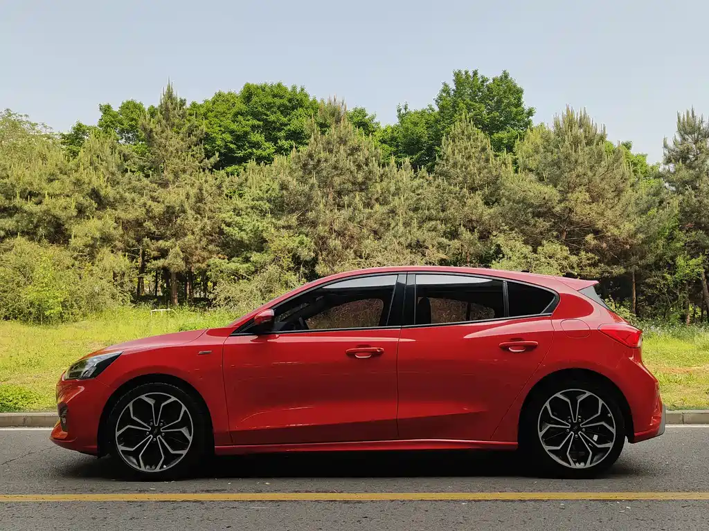 Focus 2020 Hatchback EcoBoost 180 Automatic ST Line купить на сайте DeffCars