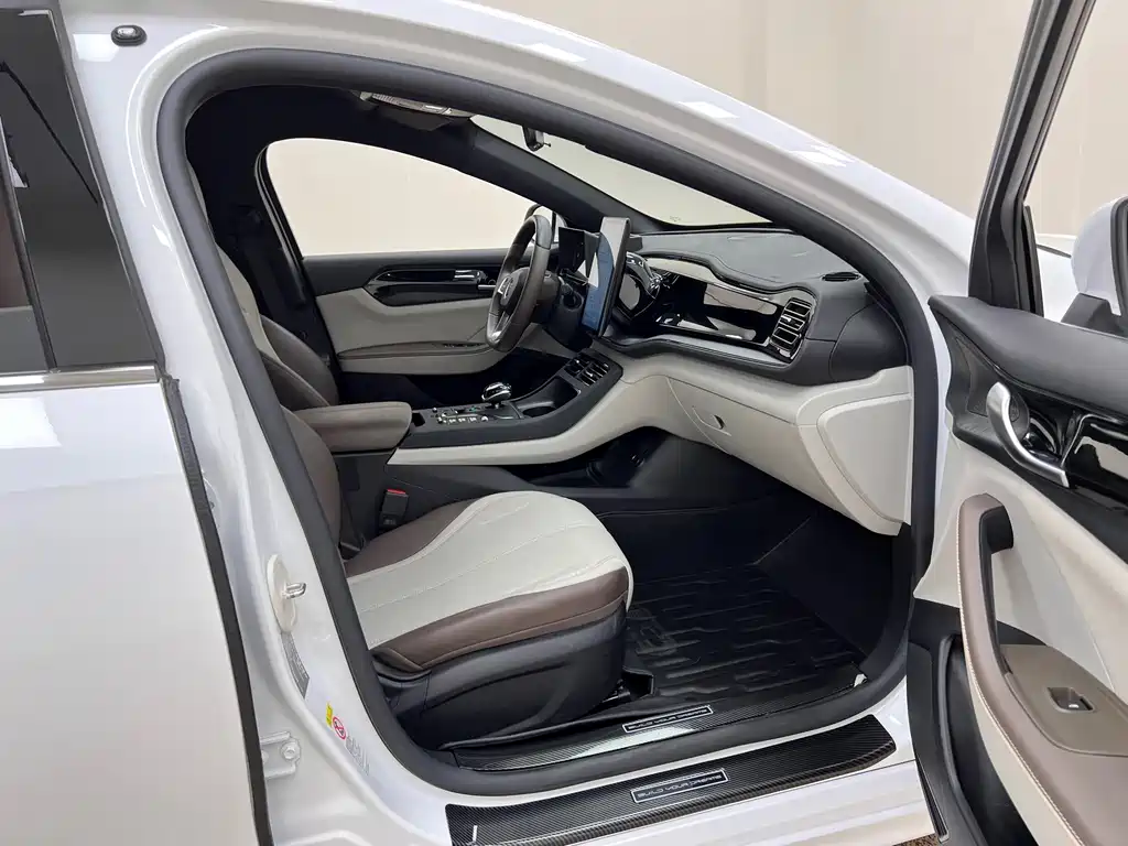 Qin PLUS 2024 Honor Edition DM-i 55KM Leading Type купить на сайте DeffCars