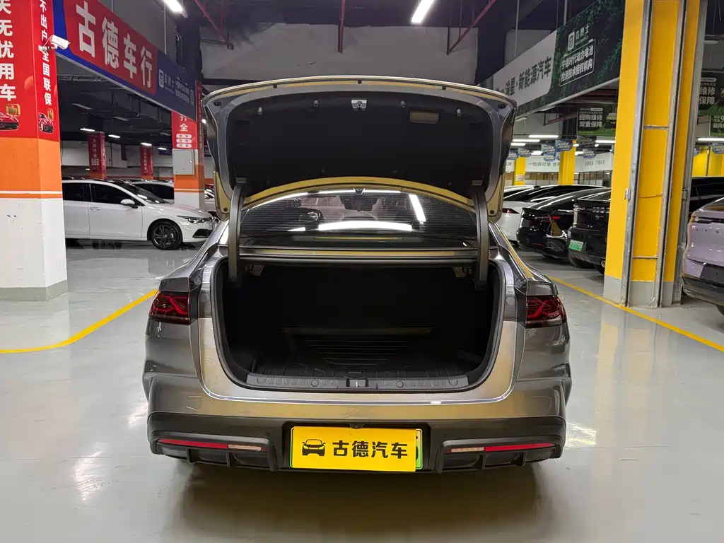 Qin L 2025 DM-i Smart Driving Edition 120KM Transcendent Type купить на сайте DeffCars