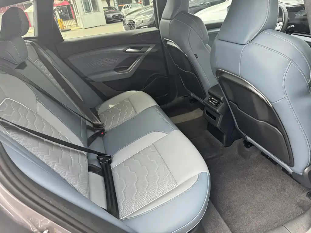 Audi Q6L e-tron 2026 Starter Pilot Edition купить на сайте DeffCars