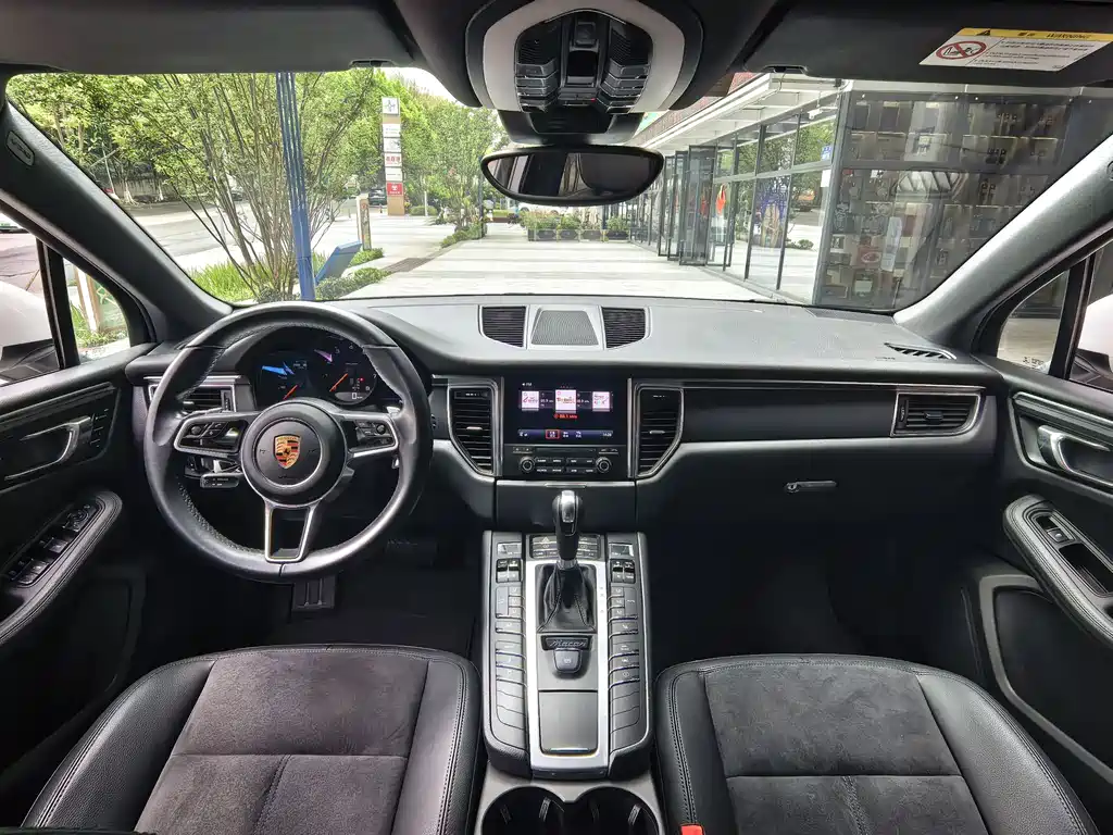 Macan 2017 Macan 2.0T купить на сайте DeffCars