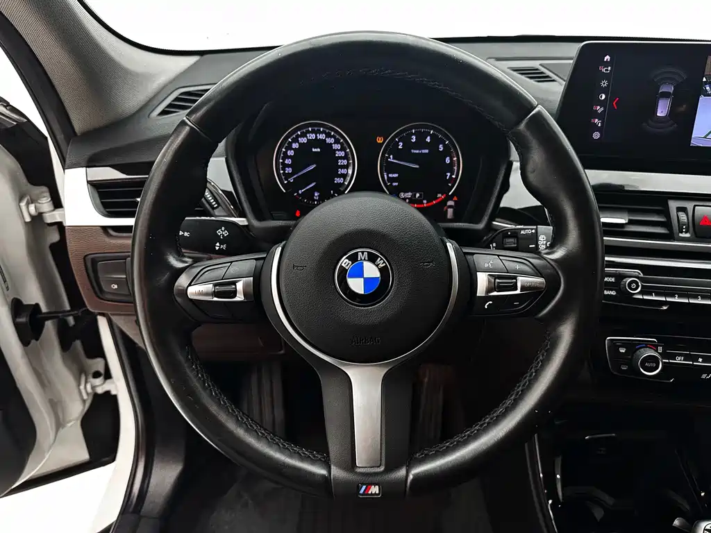 BMW X1 2021 sDrive20Li Exclusive Model купить на сайте DeffCars