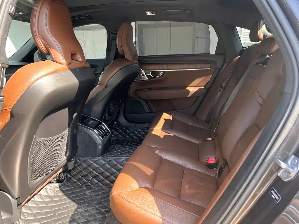 Volvo S90 2021 B5 Zhiyuan Luxury Edition купить на сайте DeffCars