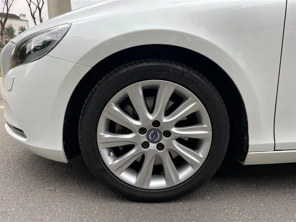 Volvo V40 2016 T3 Zhiya Edition купить на сайте DeffCars