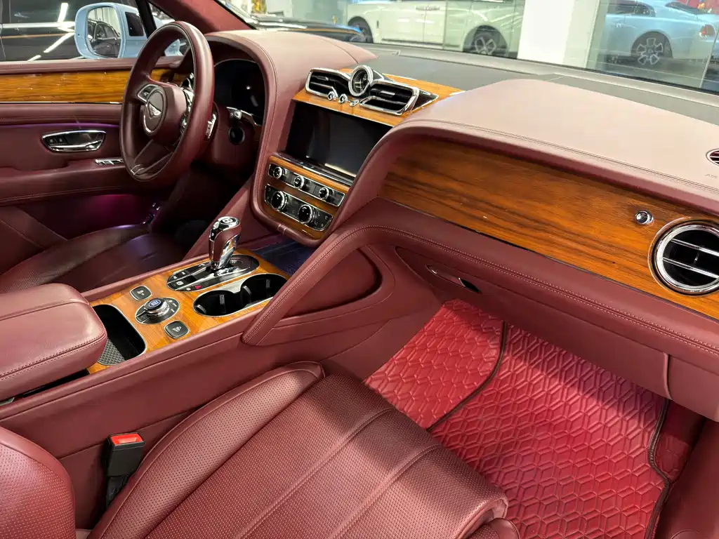 Bentayga 2021 4.0T V8 купить на сайте DeffCars