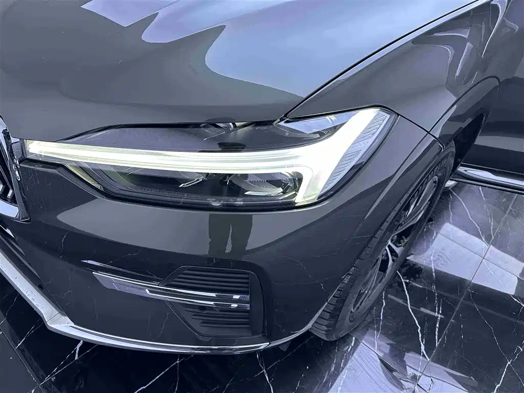 Volvo XC60 2022 B5 four-wheel drive Zhiyi Luxury Edition купить на сайте DeffCars