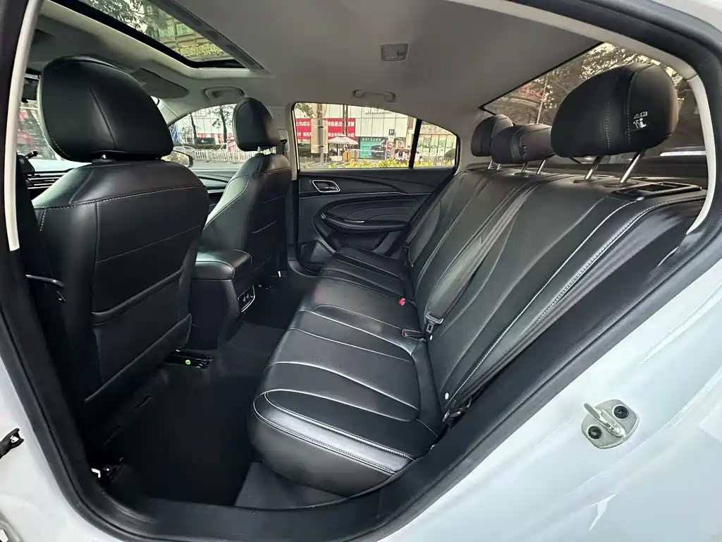 Roewe i5 2020 1.5L Manual 4G Internet Leader Flagship Edition купить на сайте DeffCars