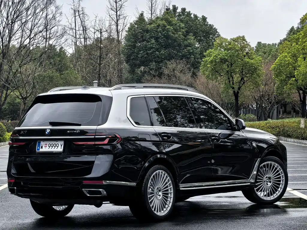 BMW X7 2024 xDrive40i Leading Luxury Package купить на сайте DeffCars