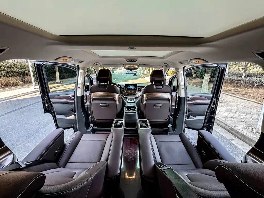 Mercedes-Benz V-Class 2022 V 260 L Long Wheelbase Premium Edition купить на сайте DeffCars