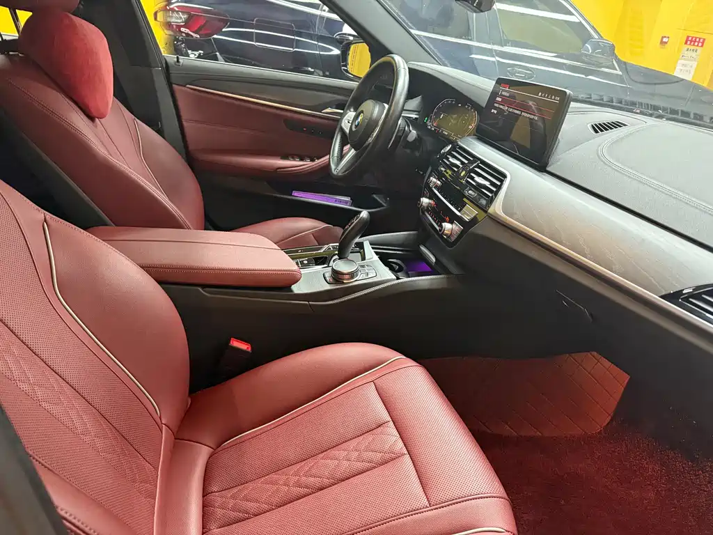 BMW 5 Series 2023 530Li Leading M Sports Package купить на сайте DeffCars