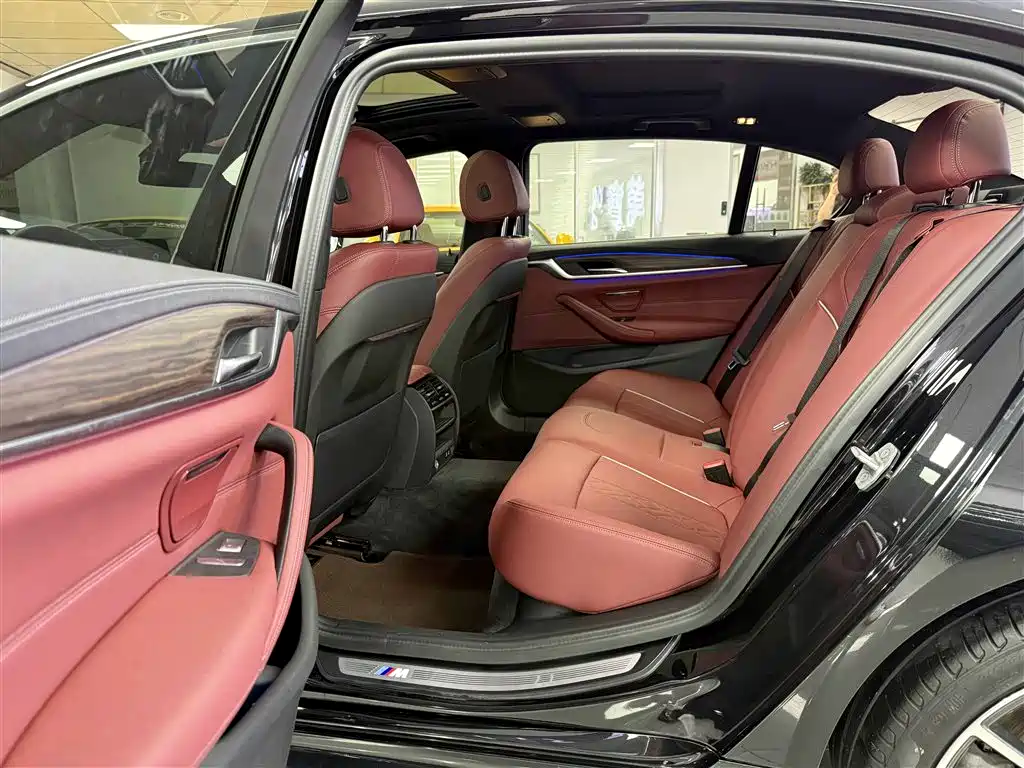 BMW 5 Series 2022 530Li Leading M Sports Package купить на сайте DeffCars