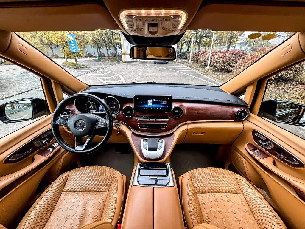 Mercedes-Benz V-Class 2022 V 260 L Long Wheelbase Luxury Edition купить на сайте DeffCars